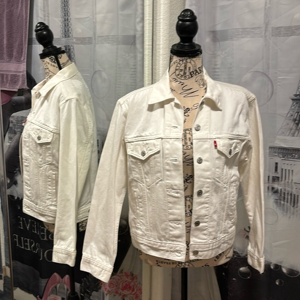NWT Levi's White Denim Trucker Jacket